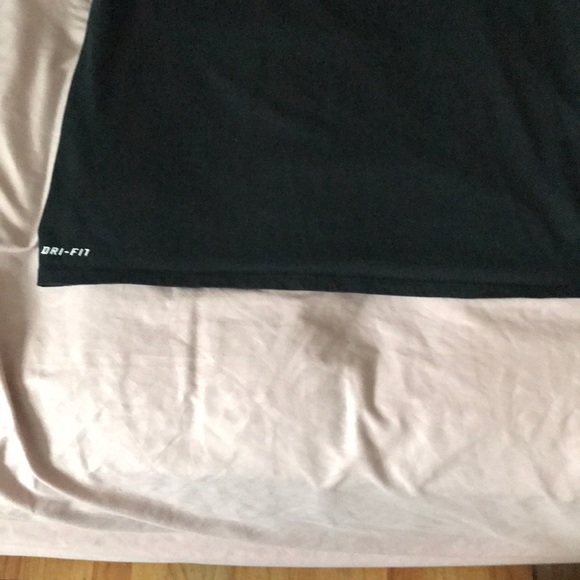 Black nike t shirt - Picture 4 of 4